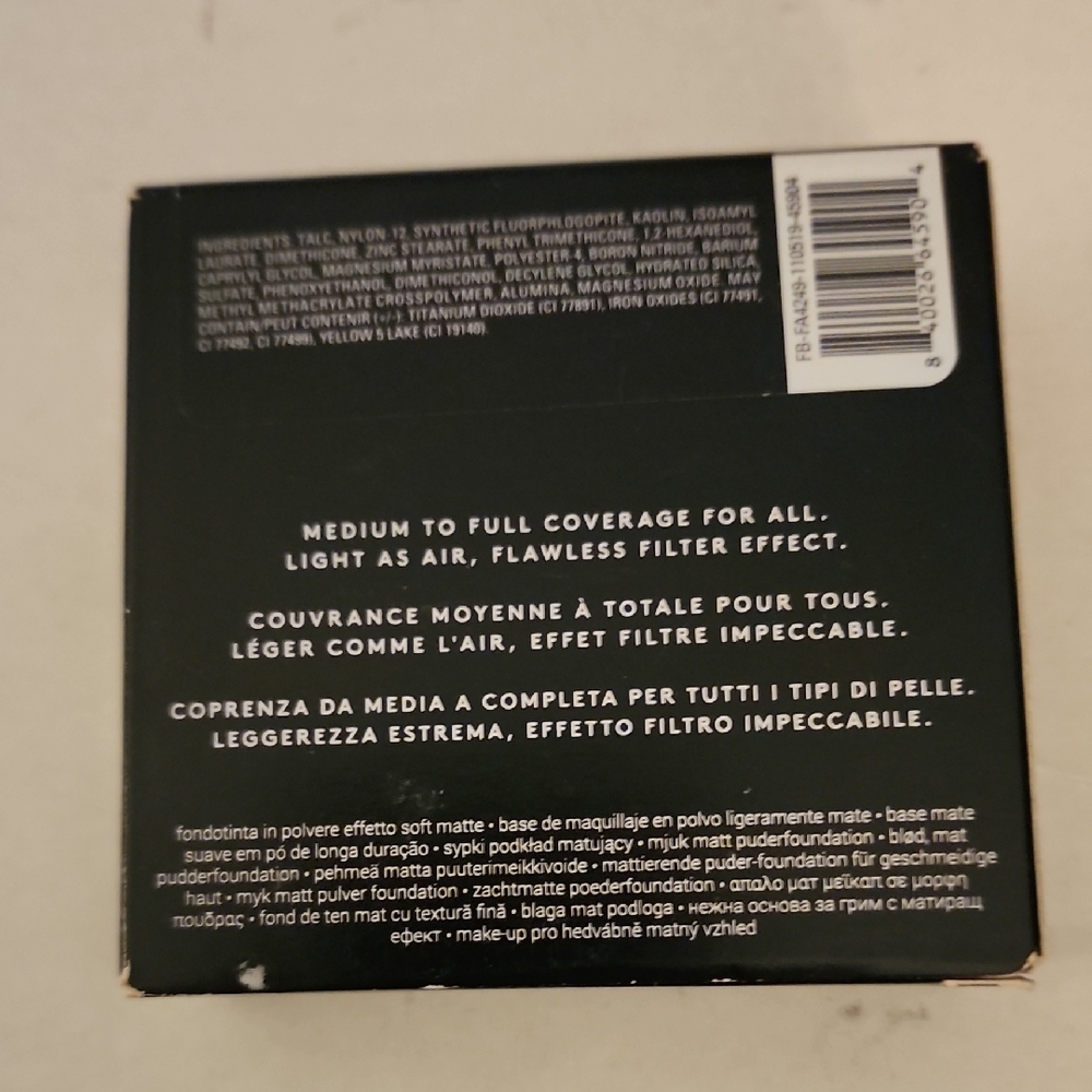 Fenty Beauty Pro Filt'r Soft Matte Powder Foundation - Black and Cream - Picture 3 of 4